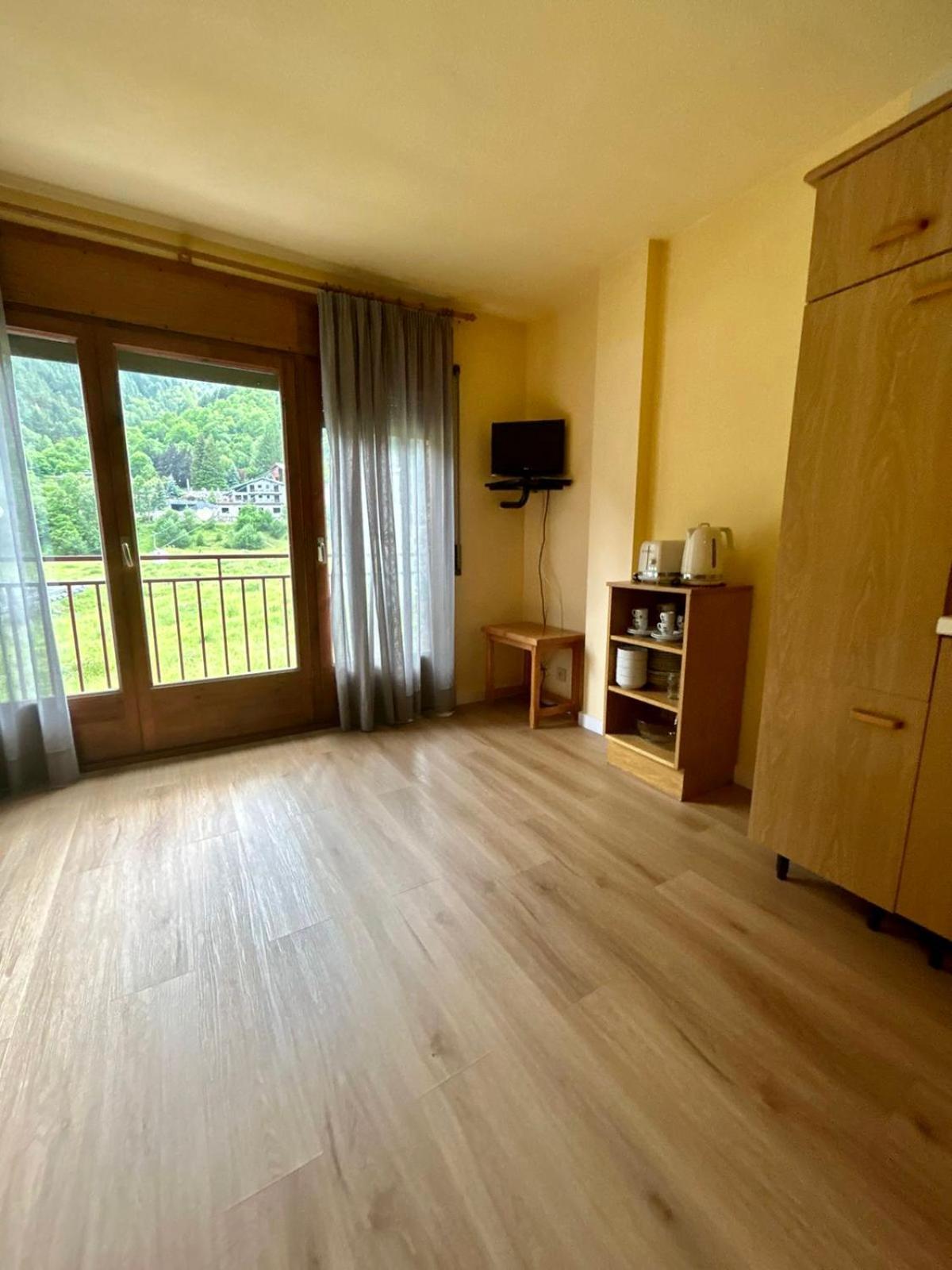 Apartamentos Turisticos Poblado Arinsal Extérieur photo
