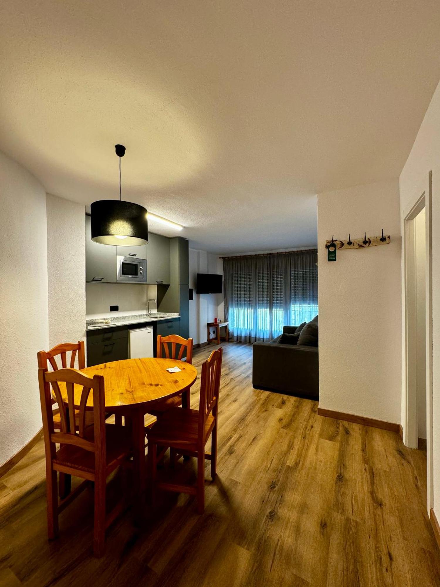 Apartamentos Turisticos Poblado Arinsal Extérieur photo